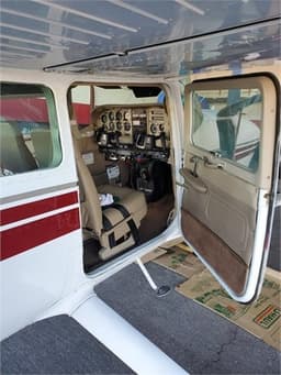 Cessna 207 N6449H