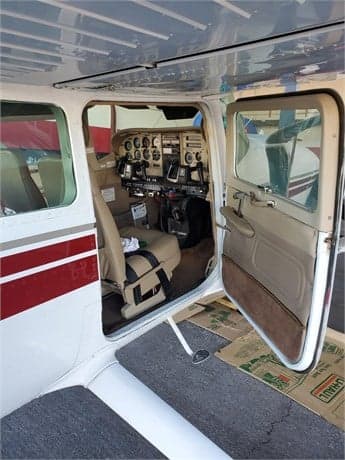 Cessna 207 N6449H