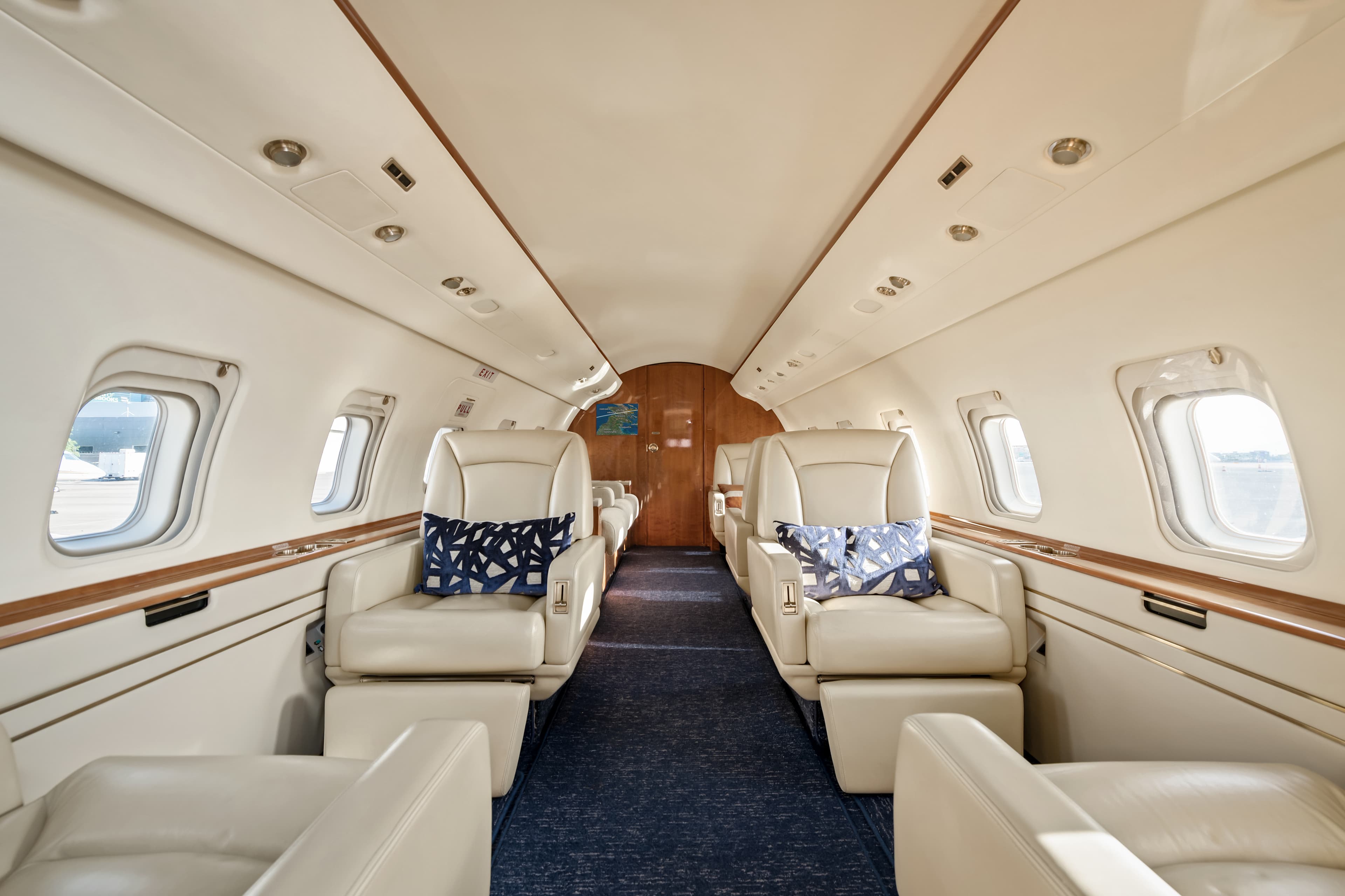 Challenger 604 N648CR