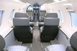 Learjet 40 N64HT