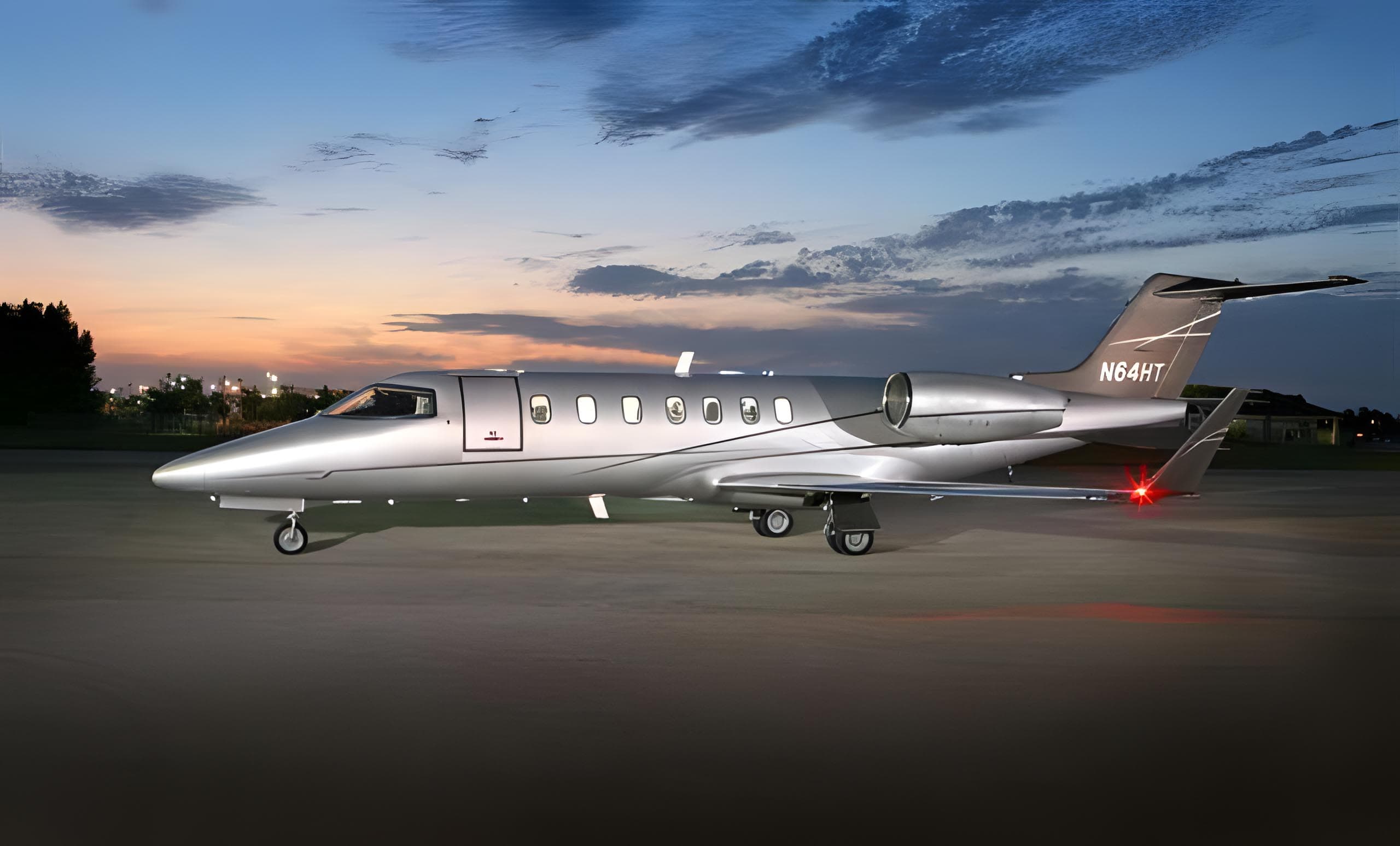 Learjet 40 N64HT