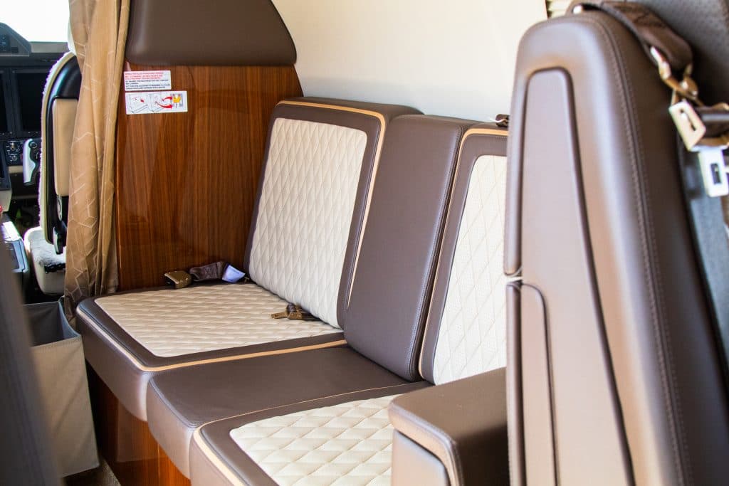 Embraer Phenom 300 N660RB