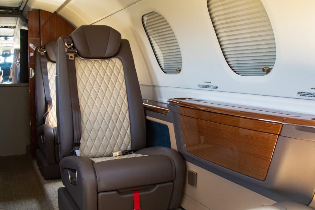 Embraer Phenom 300 N660RB