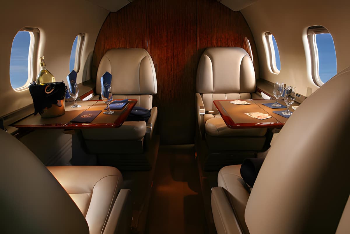 Learjet 60 N662AR