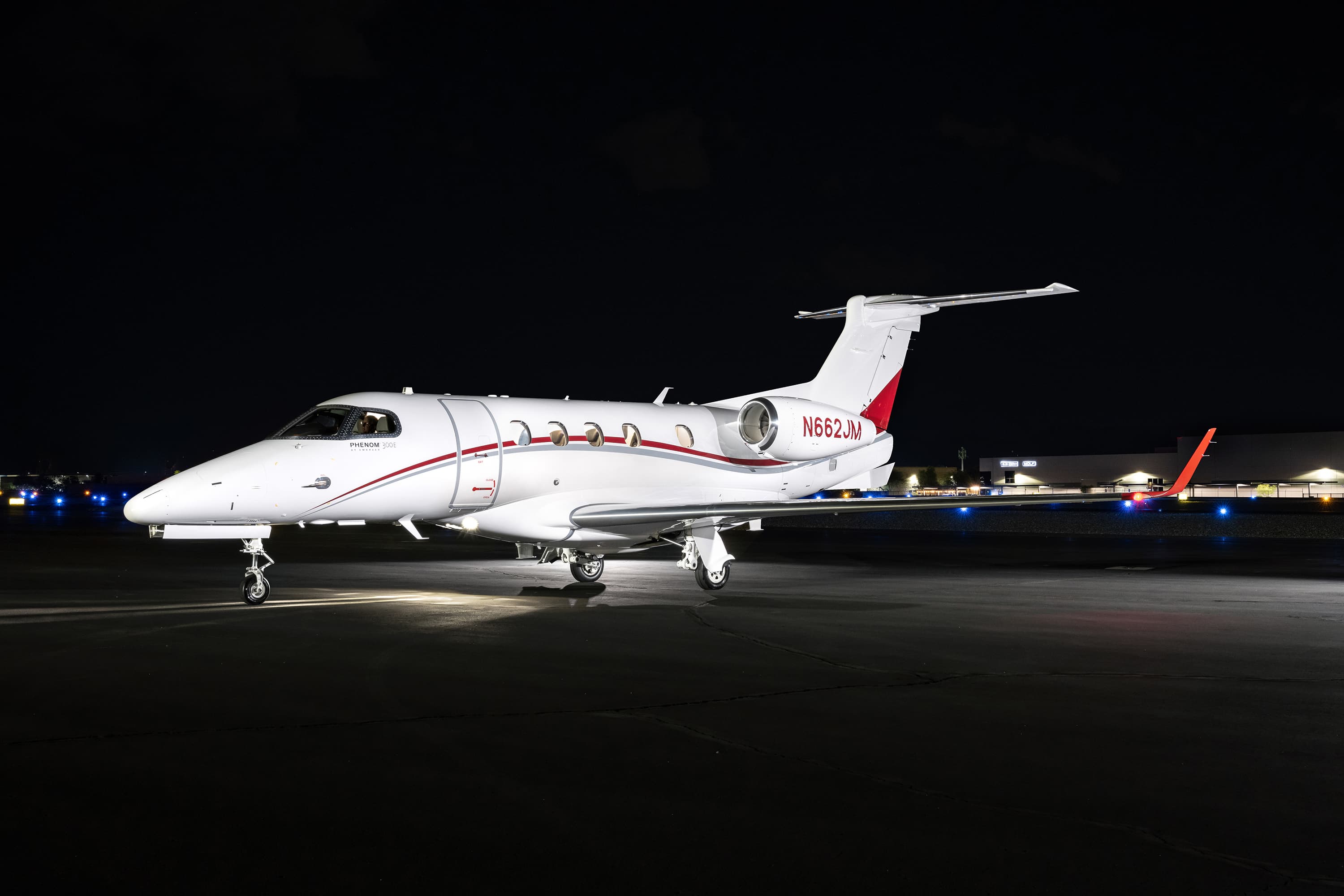 Embraer Phenom 300E N662JM