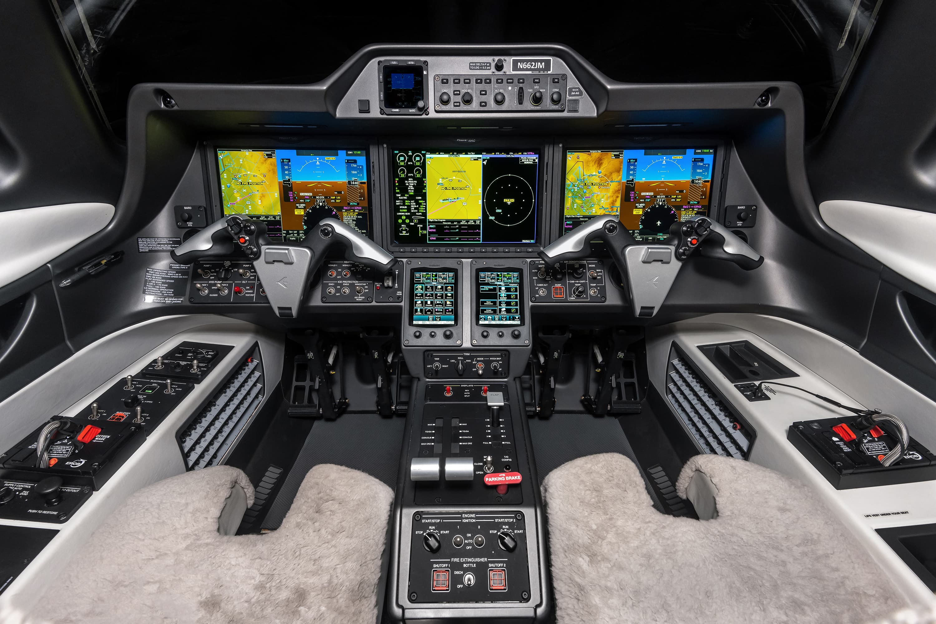 Embraer Phenom 300E N662JM
