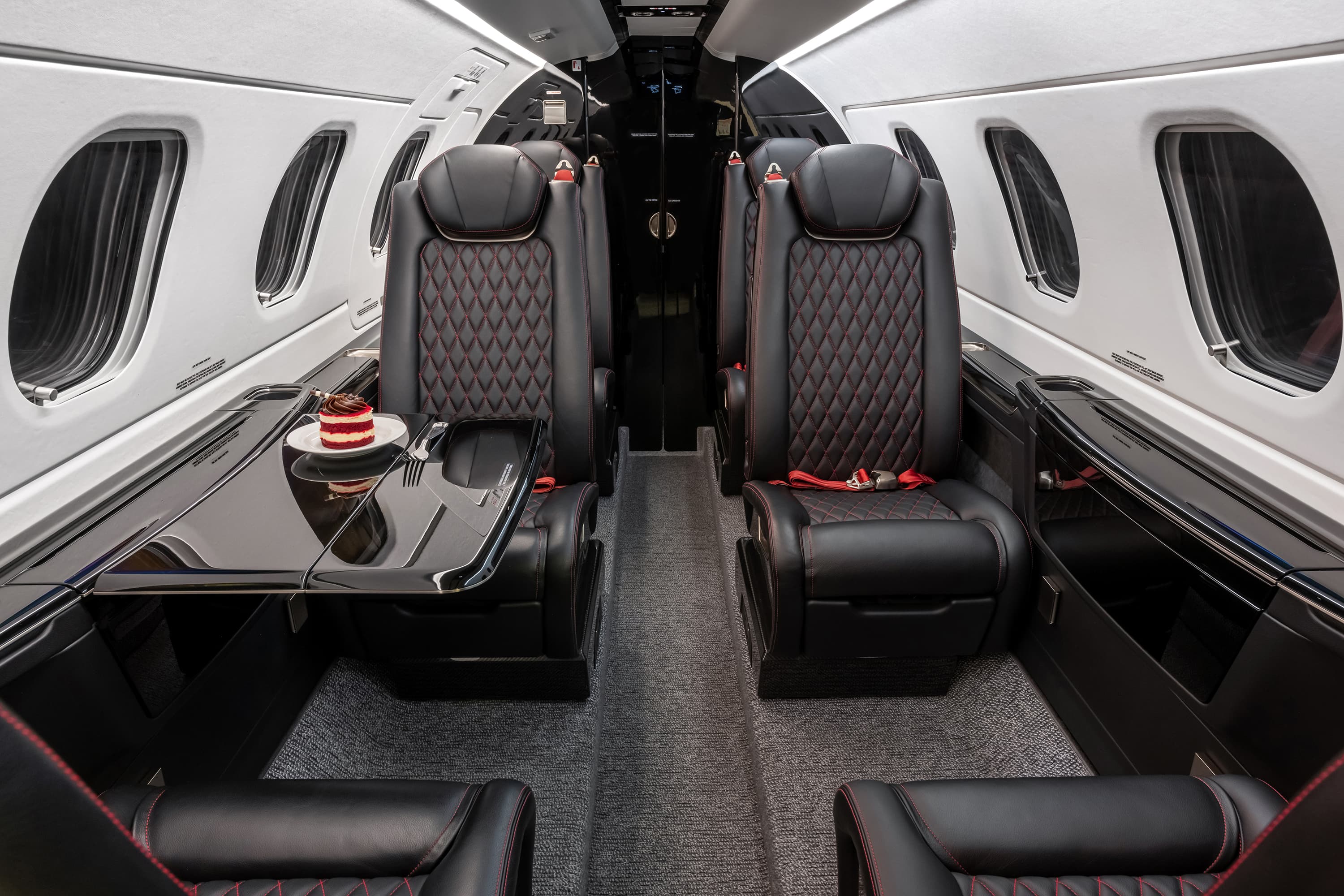 Embraer Phenom 300E N662JM