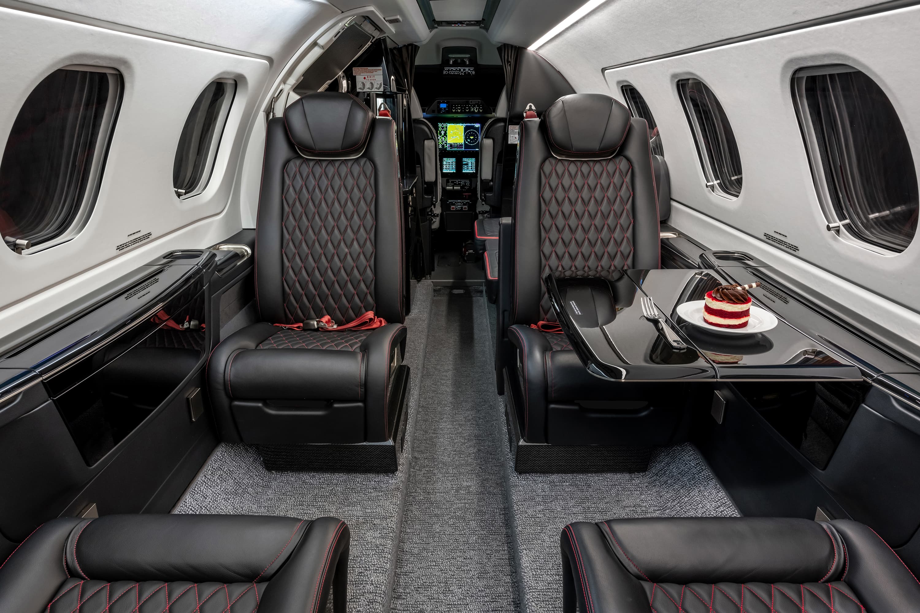 Embraer Phenom 300E N662JM