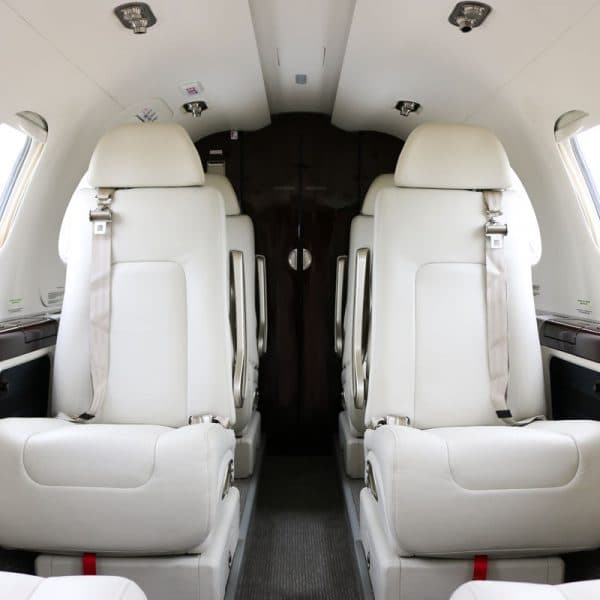 Embraer Phenom 300 N66M