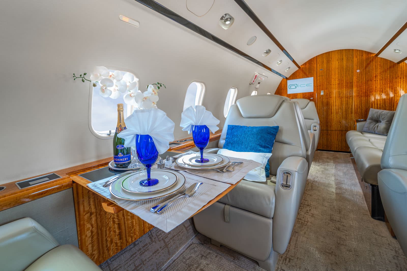Challenger 300 N670CP