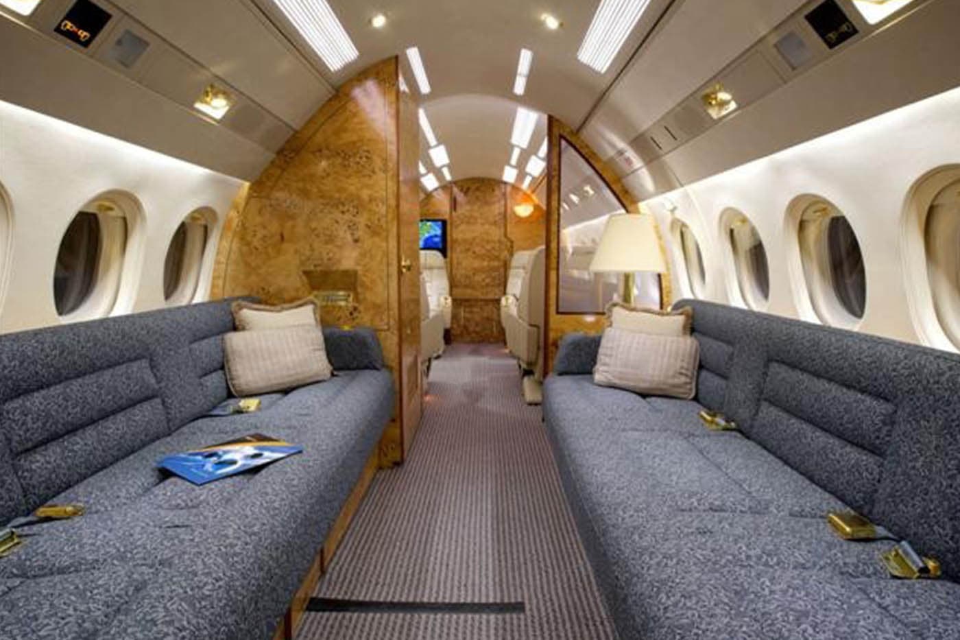 Falcon 900B N670JD