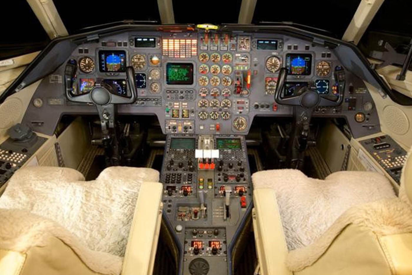 Falcon 900B N670JD