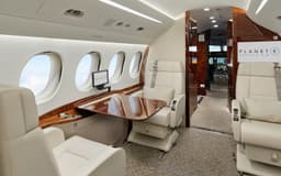 Falcon 7X N685AB