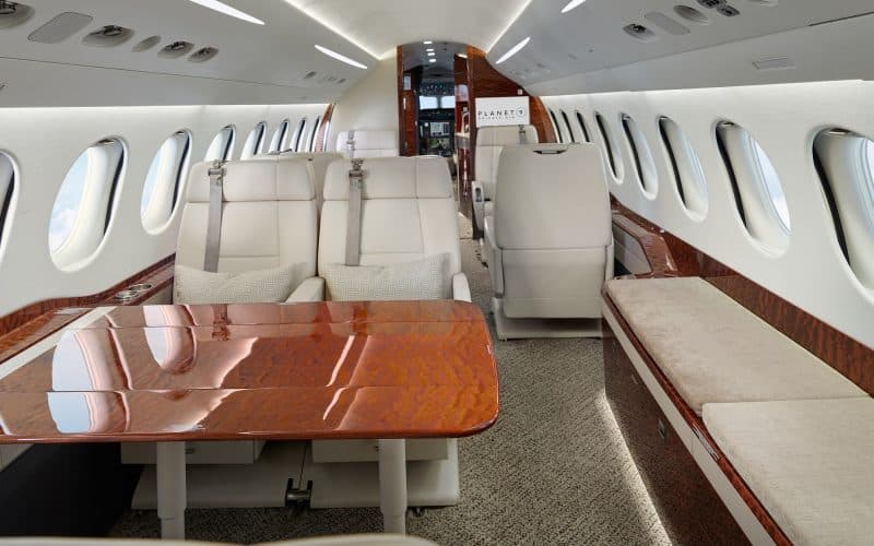 Falcon 7X N685AB