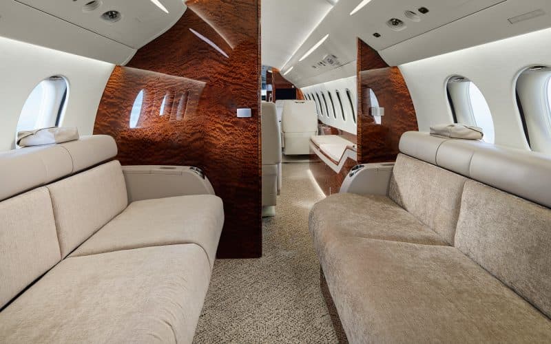 Falcon 7X N685AB