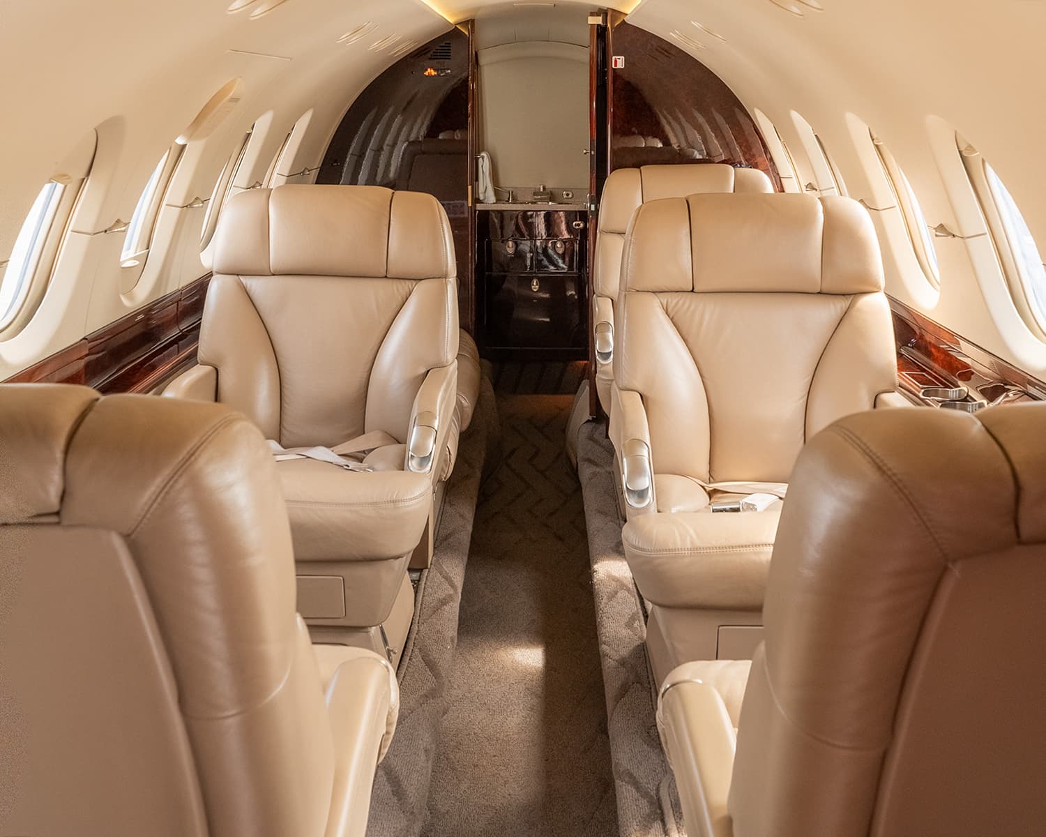 Hawker 800XP N686TX