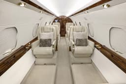 Falcon 20 N68UP