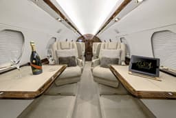 Falcon 20 N68UP