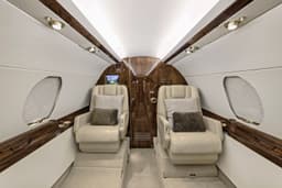 Falcon 20 N68UP