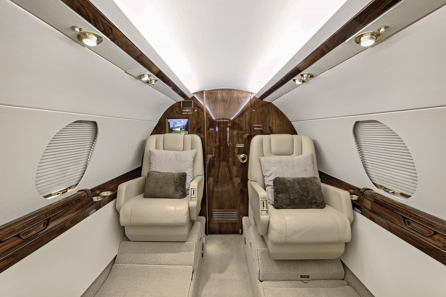 Falcon 20 N68UP