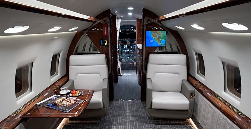 Challenger 604 N698RS
