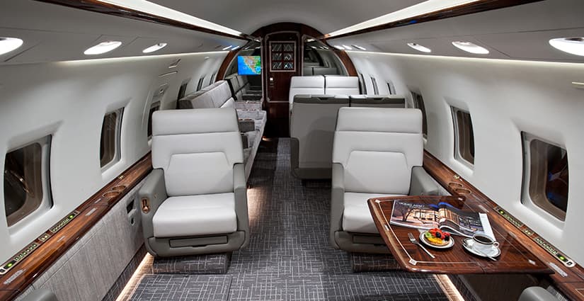 Challenger 604 N698RS