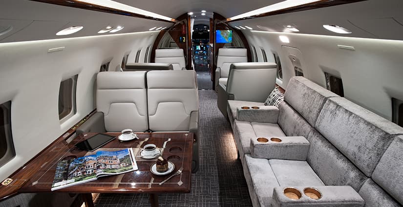 Challenger 604 N698RS