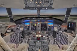 Challenger 605 N699ST