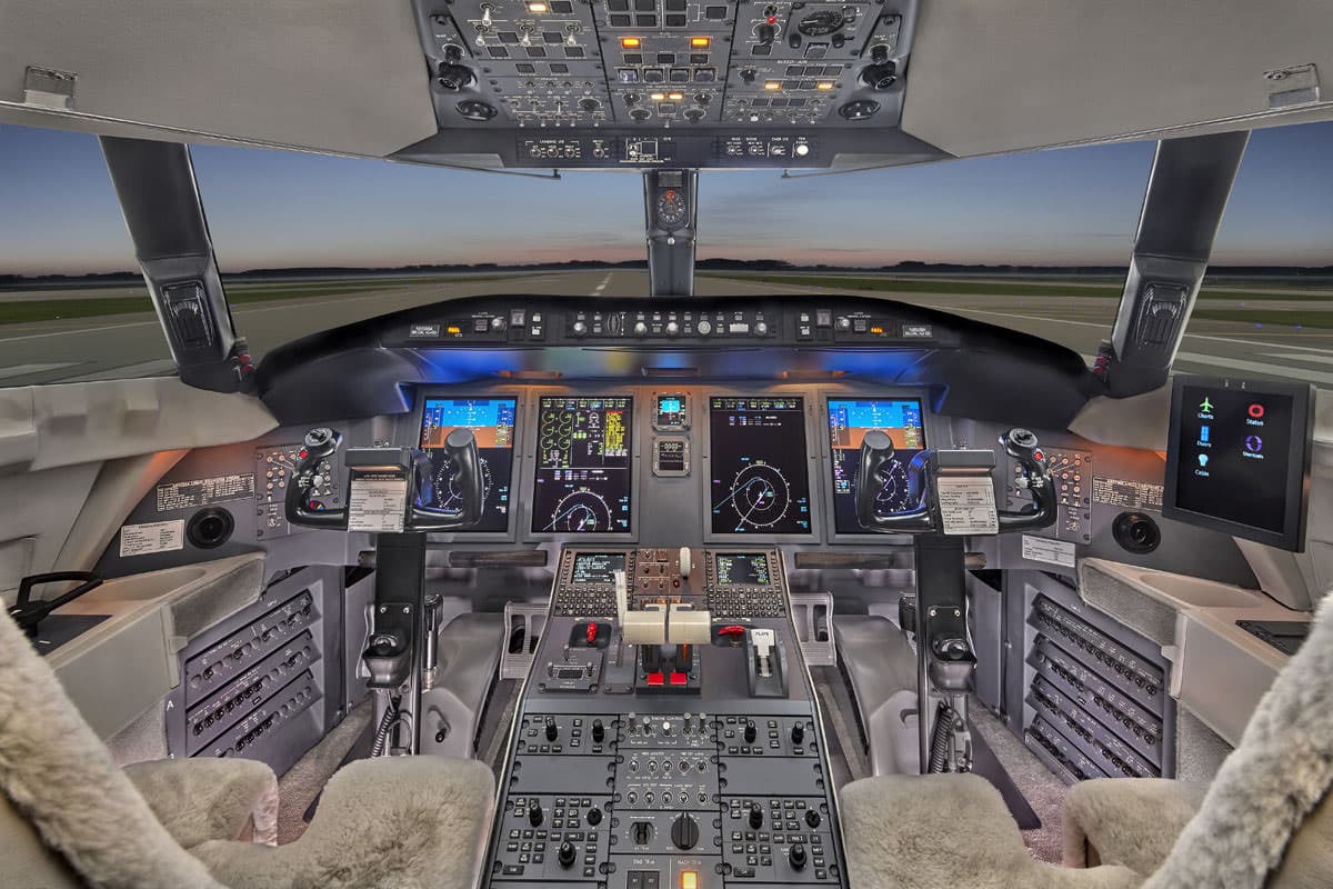 Challenger 605 N699ST