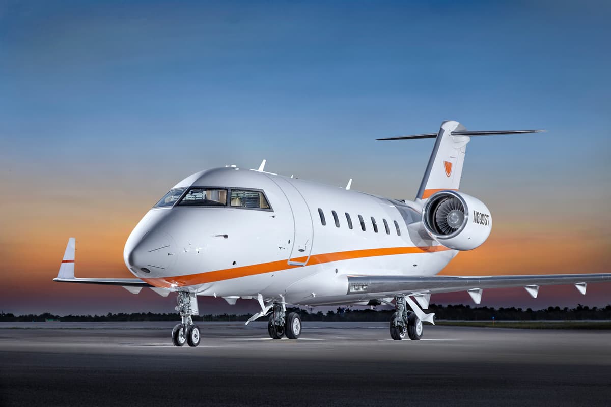 Challenger 605 N699ST