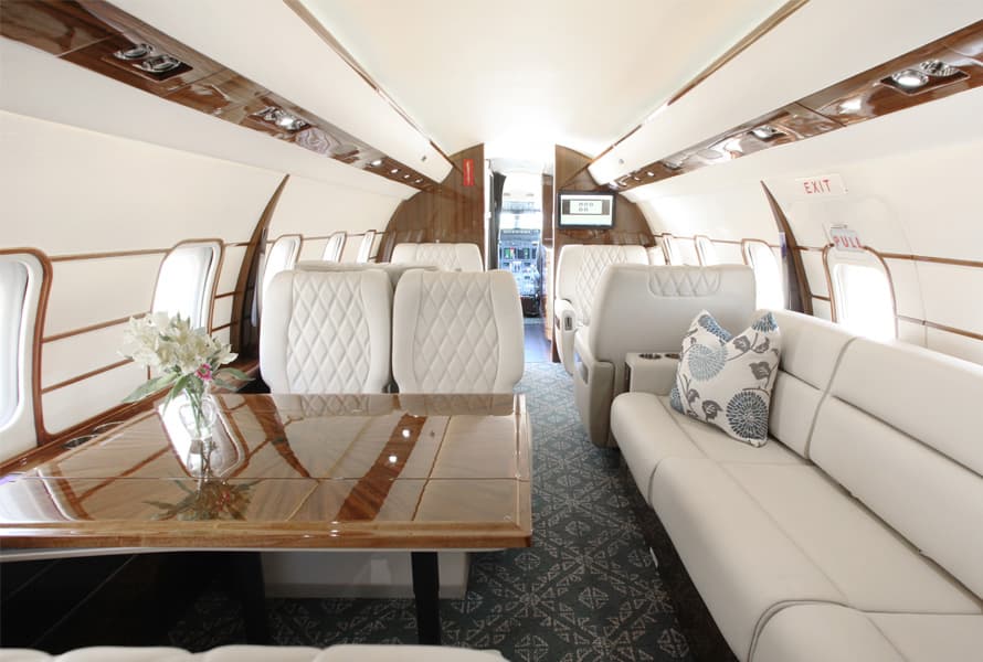 Challenger 604 N69DT