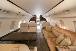 Challenger 605 N702LV