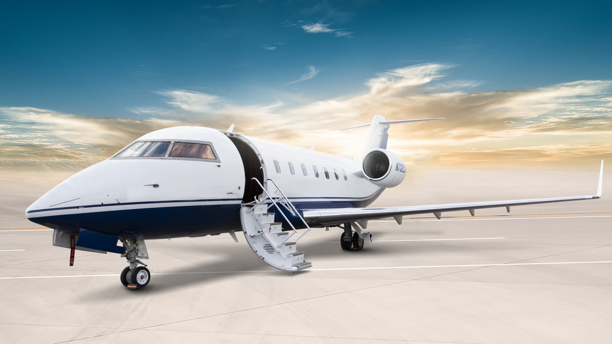 Challenger 605 N702LV