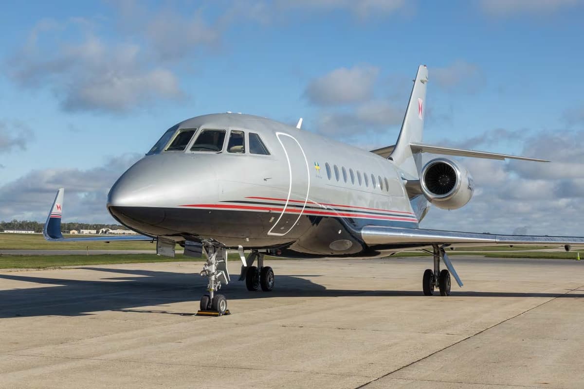 Falcon 2000 N702NW