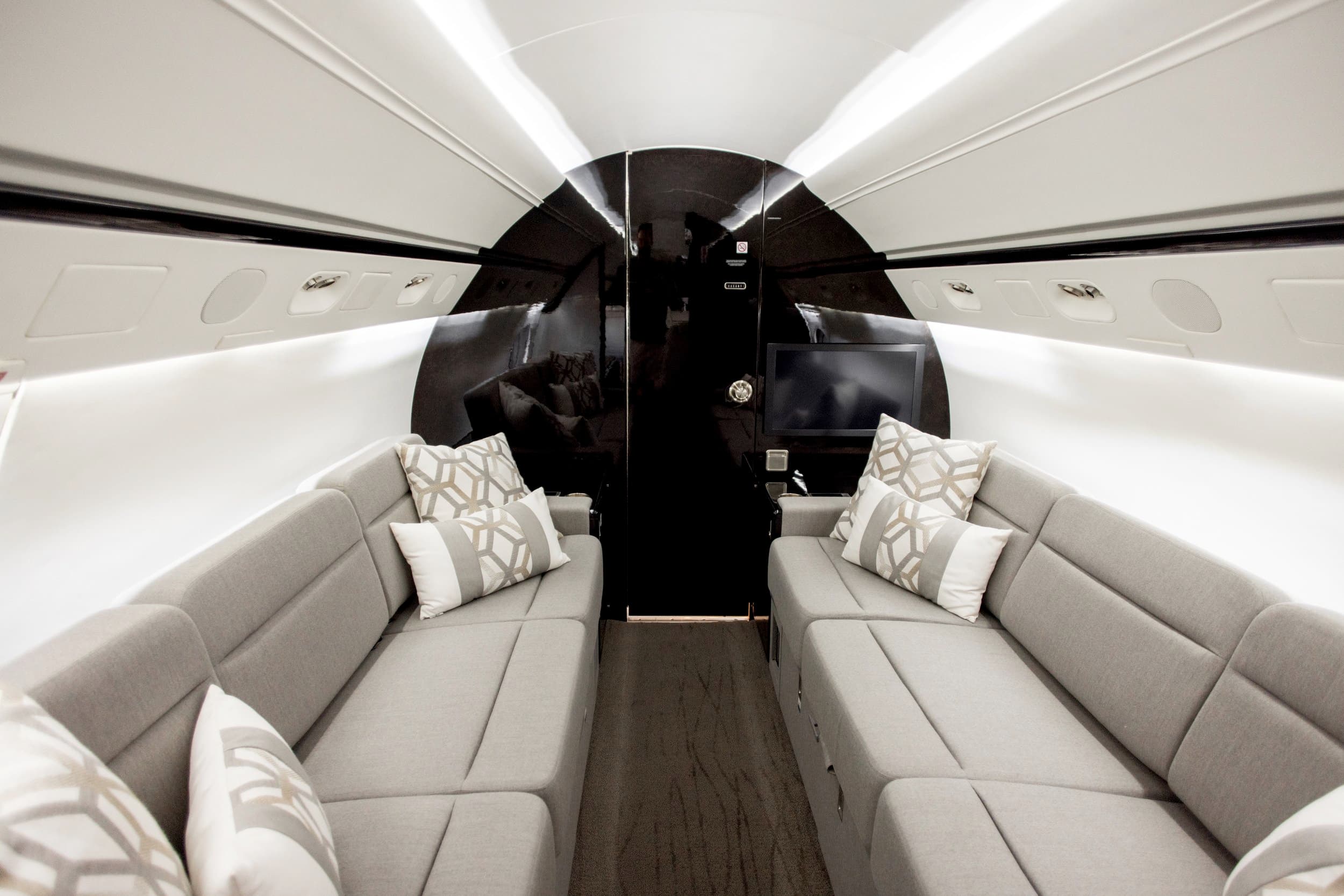 Gulfstream IV N707VV