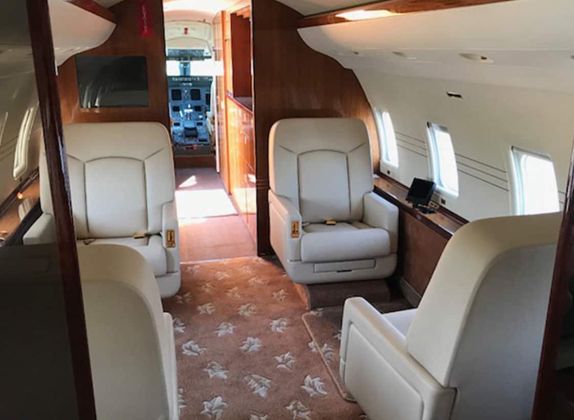 Challenger 850 N711WS