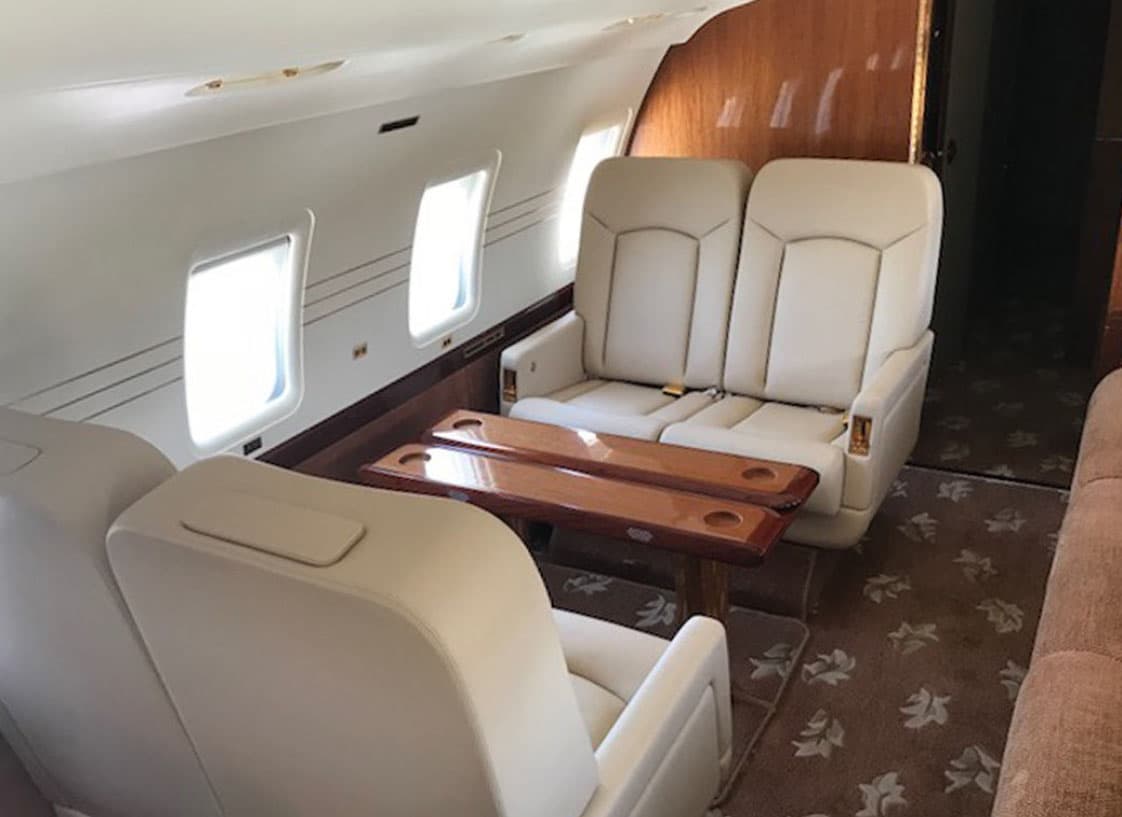 Challenger 850 N711WS