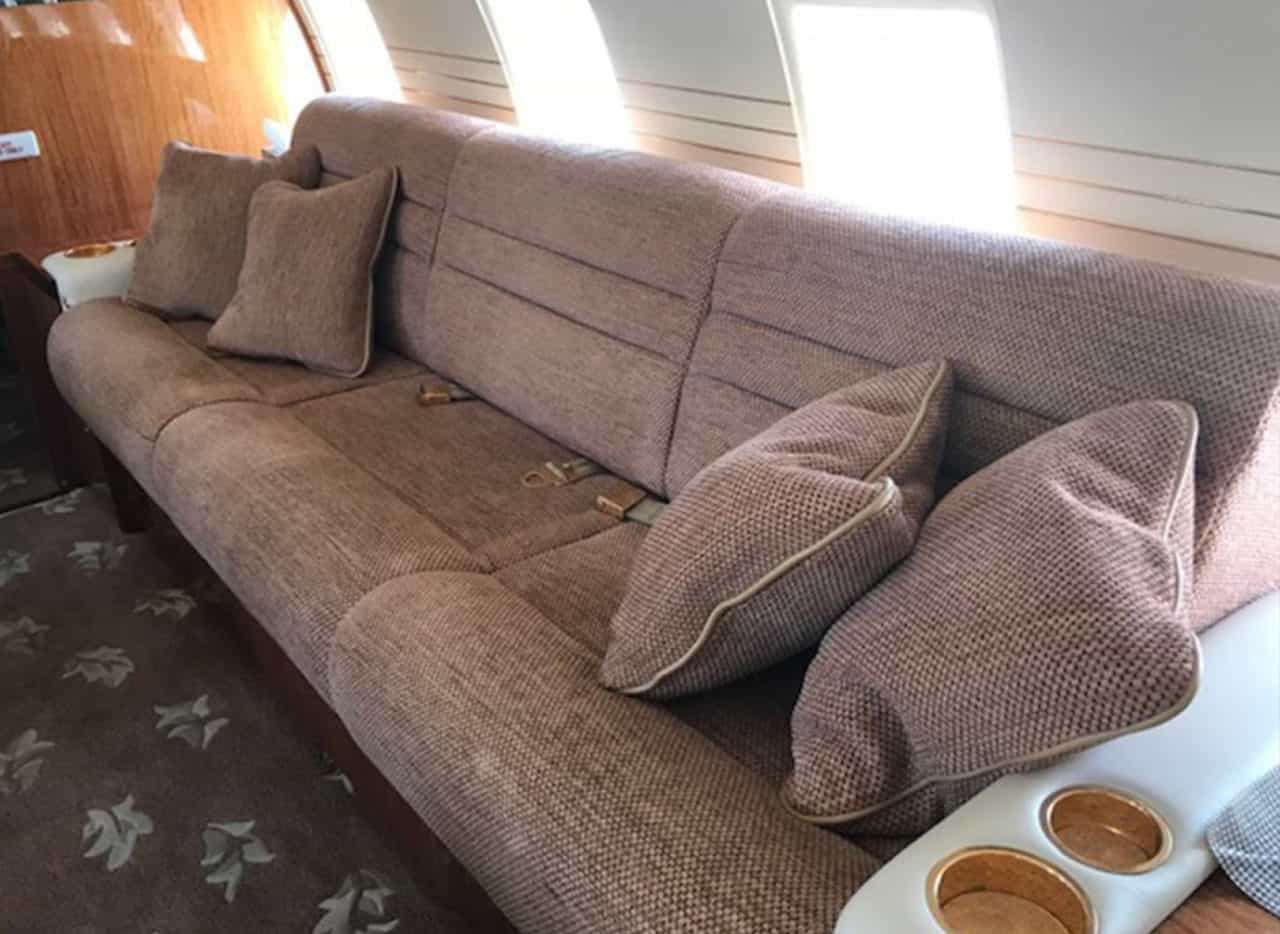 Challenger 850 N711WS
