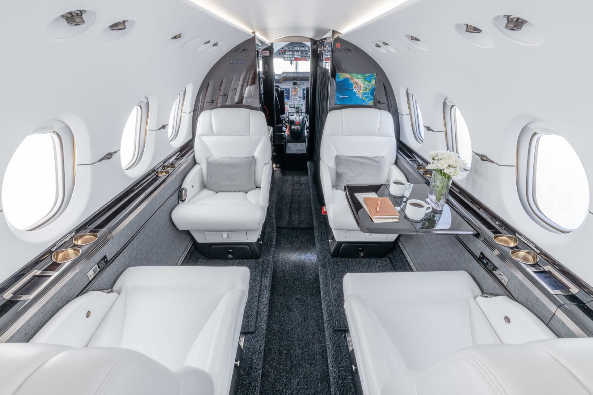 Hawker 900XP N714BW