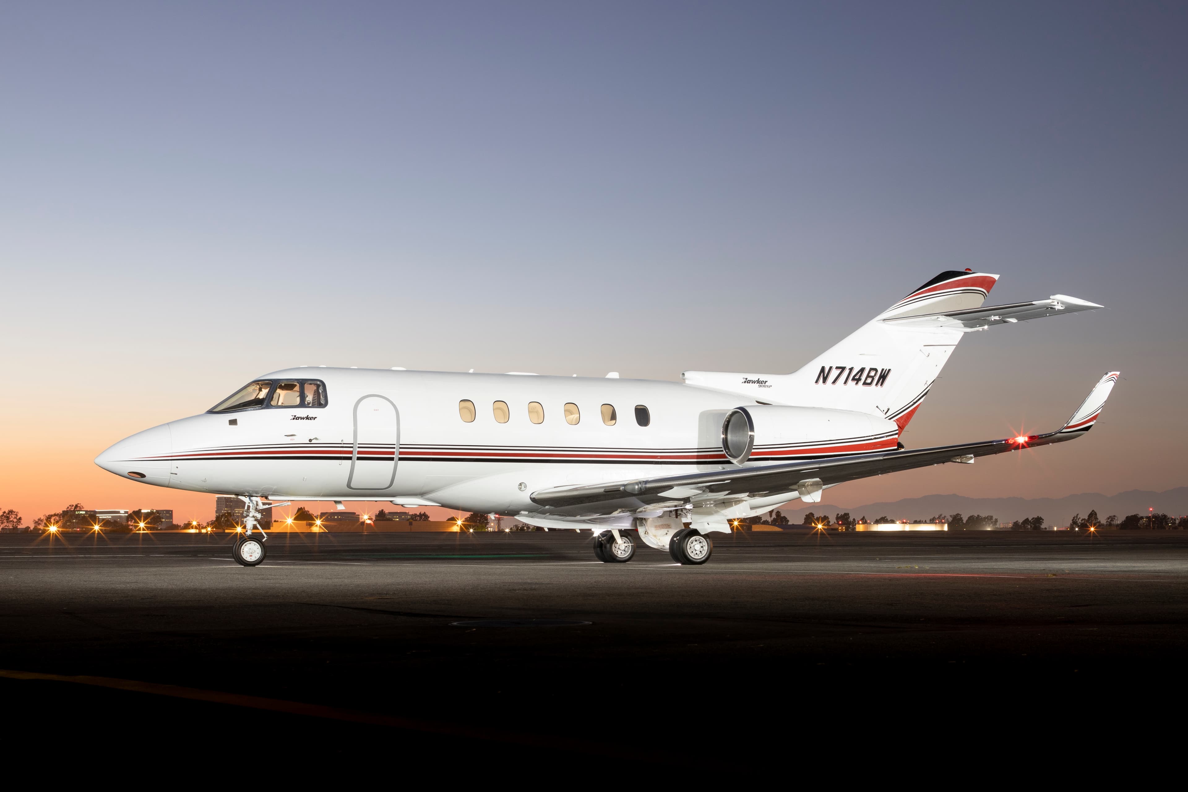 Hawker 900XP N714BW