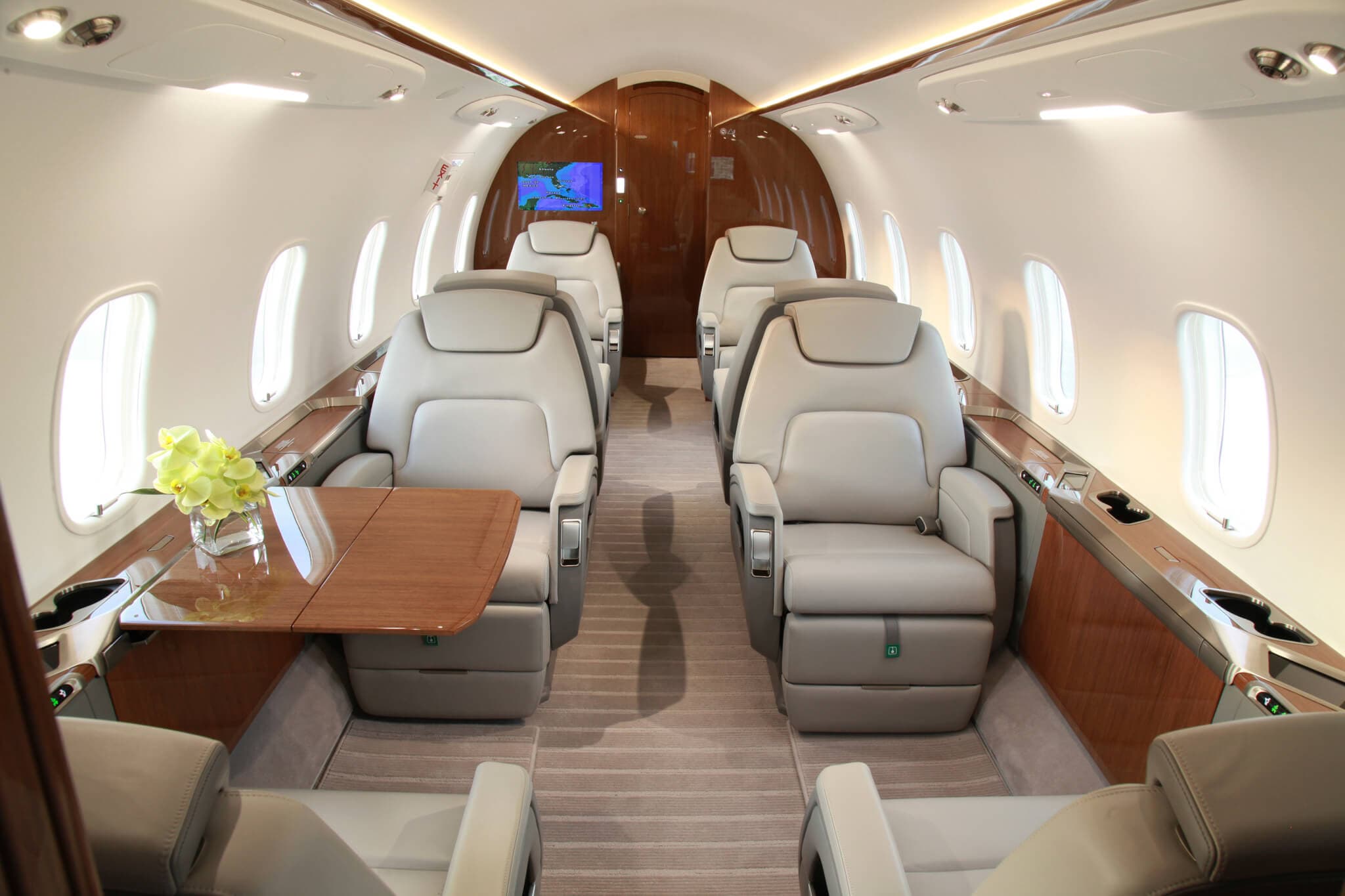 Challenger 350 N714CG