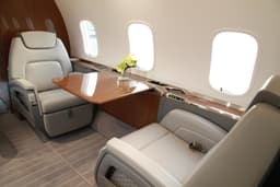 Challenger 350 N714CG