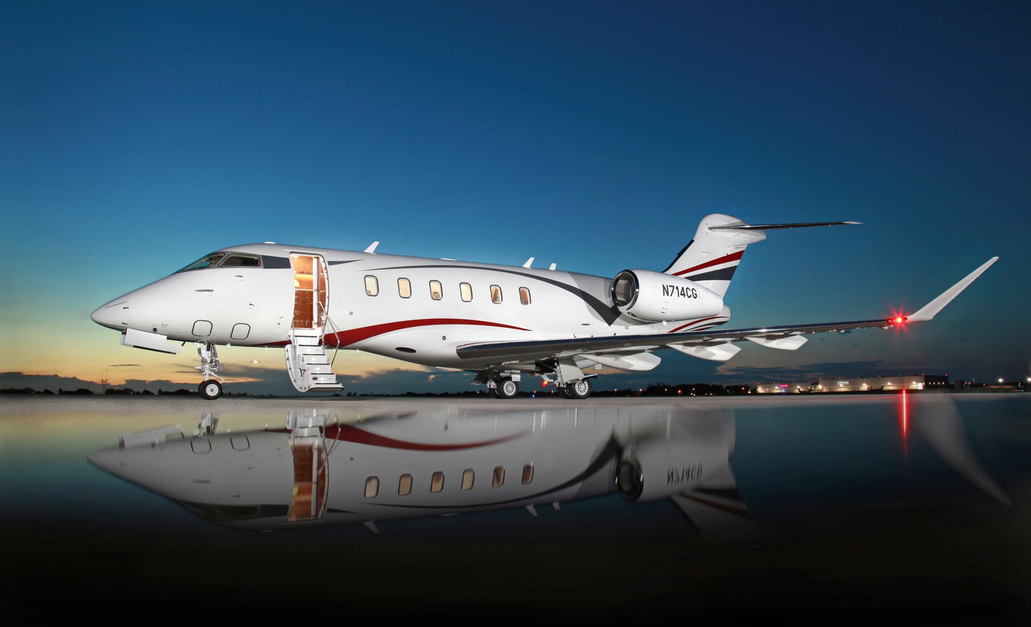 Challenger 350 N714CG