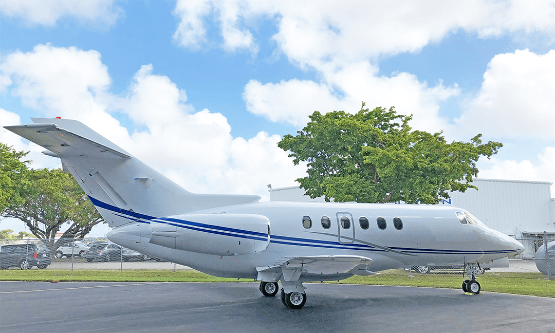 Hawker 800XP N715LA