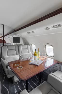 Challenger 604 N716TM