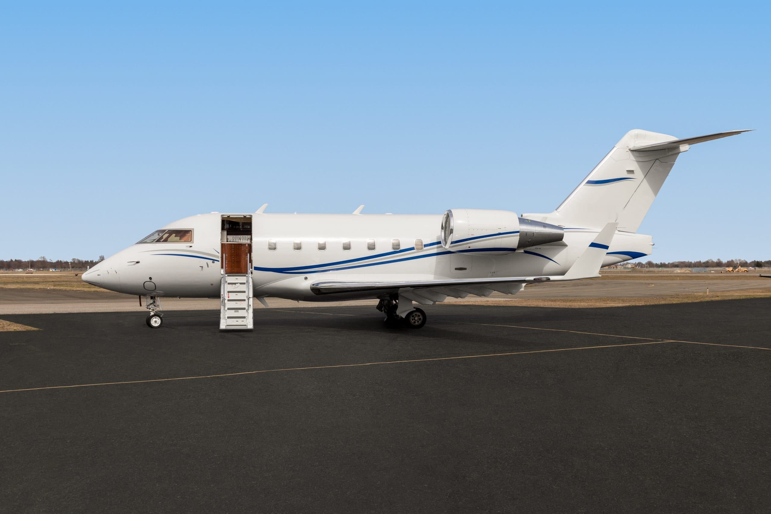 Challenger 604 N716TM