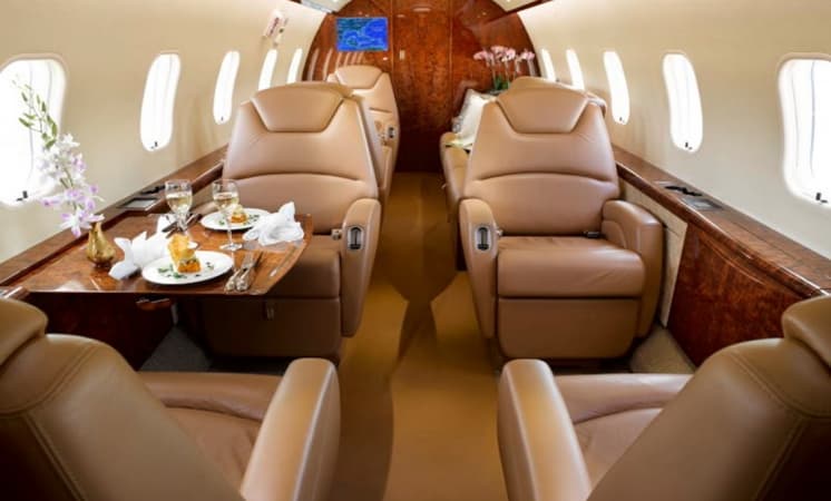 Challenger 300 N716WW