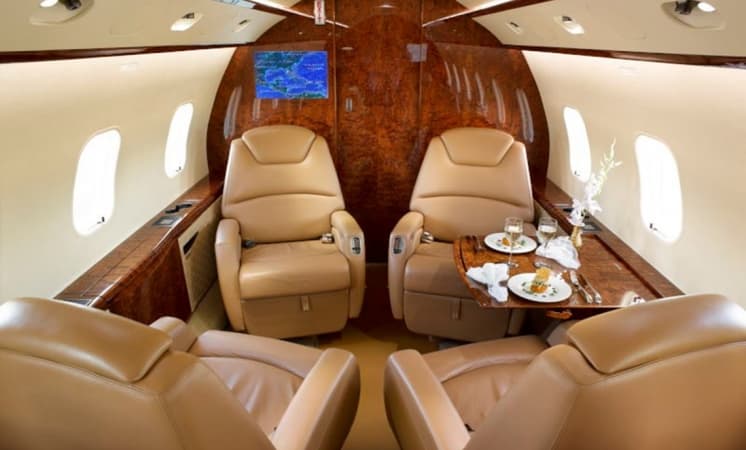 Challenger 300 N716WW