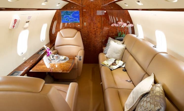 Challenger 300 N716WW