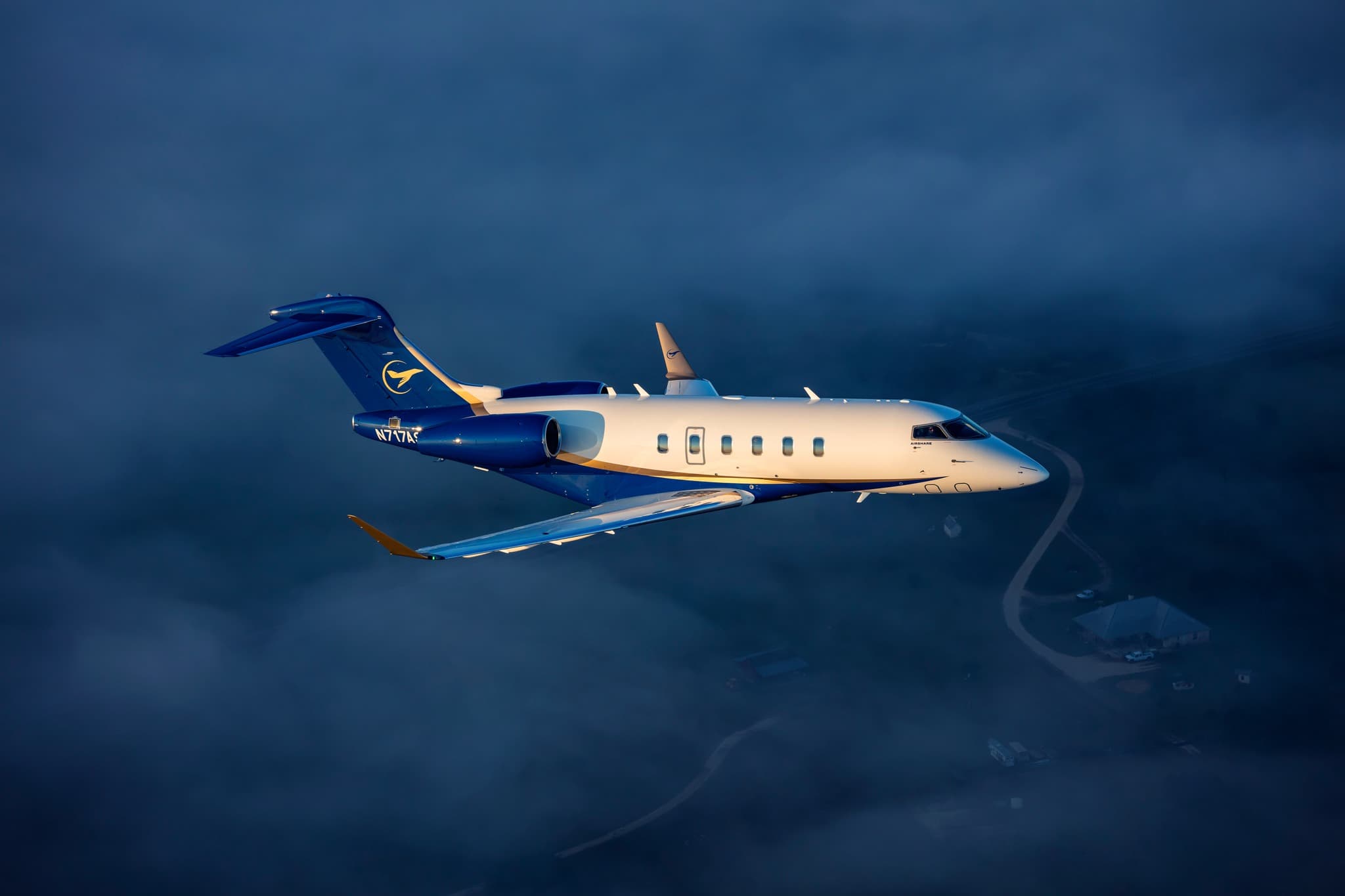 Challenger 350 N717AS